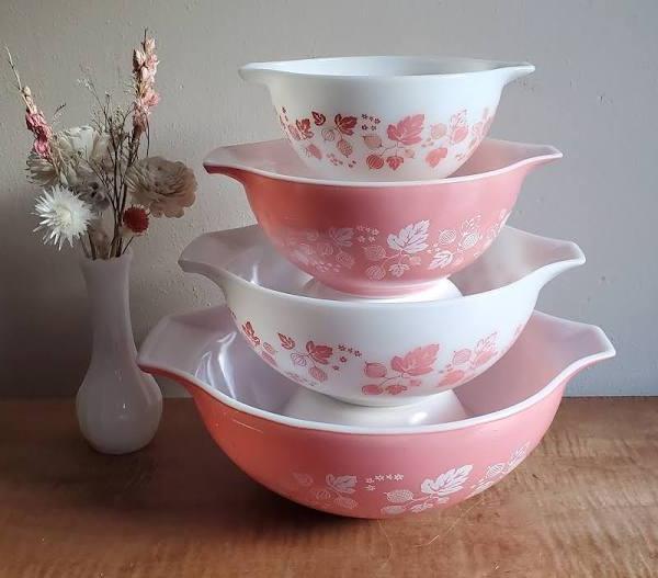 Parkwoodtreasures Vintage Pyrex Pink Gooseberry Cinderella Mixing Bowls