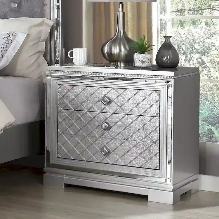 Seleena Glam Silver Wood 5-Piece Tufted Panel Bedroom Set with USB Port by Furniture of America